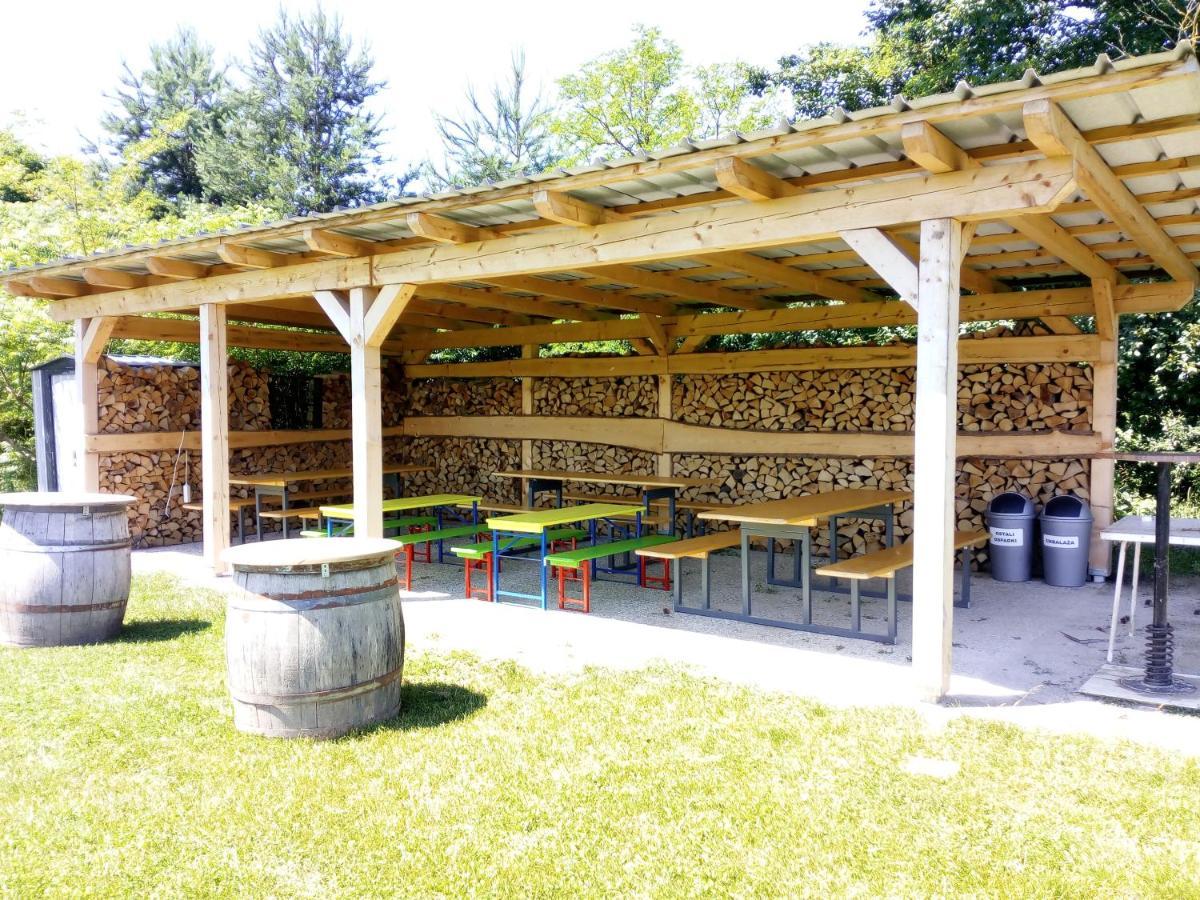 Camping @ Nogometni Golf Ljubljana Hotel Buitenkant foto
