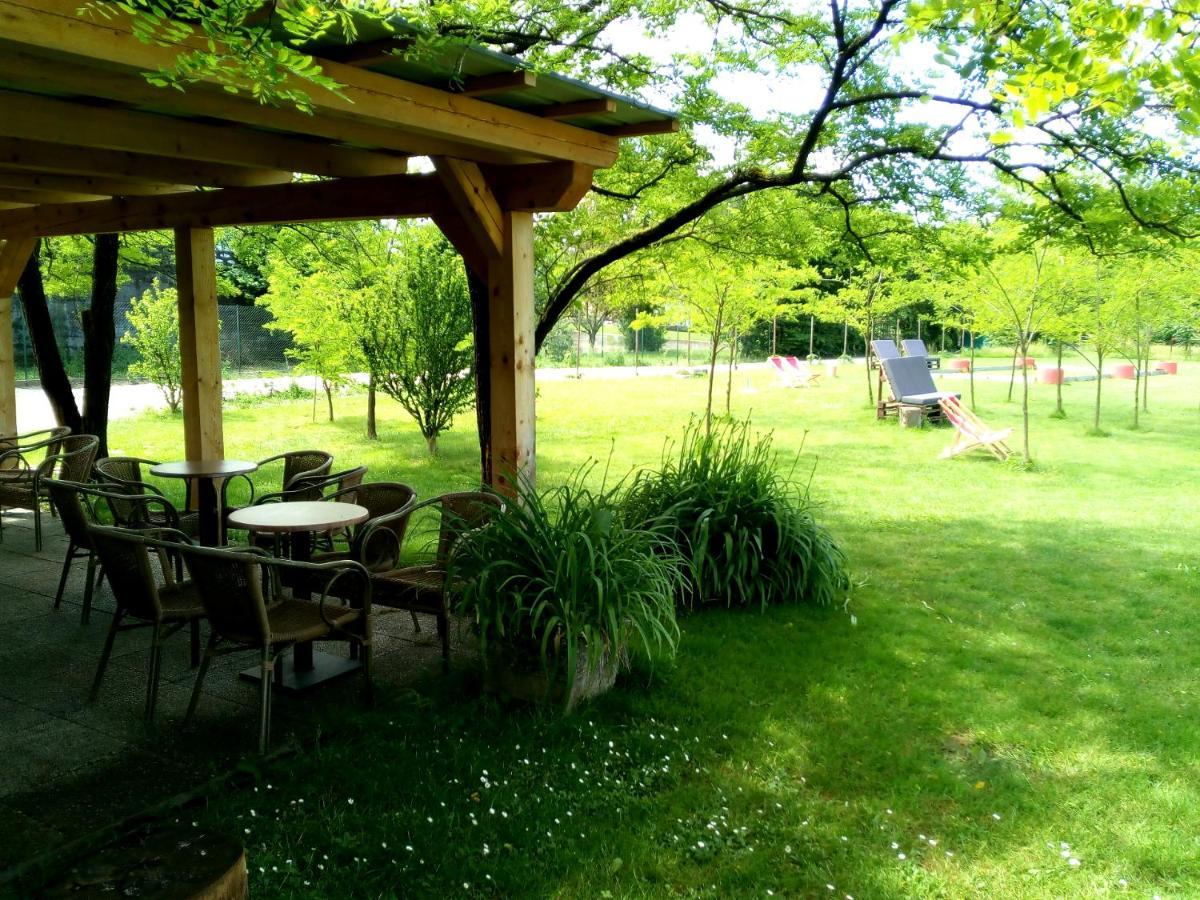 Camping @ Nogometni Golf Ljubljana Hotel Buitenkant foto
