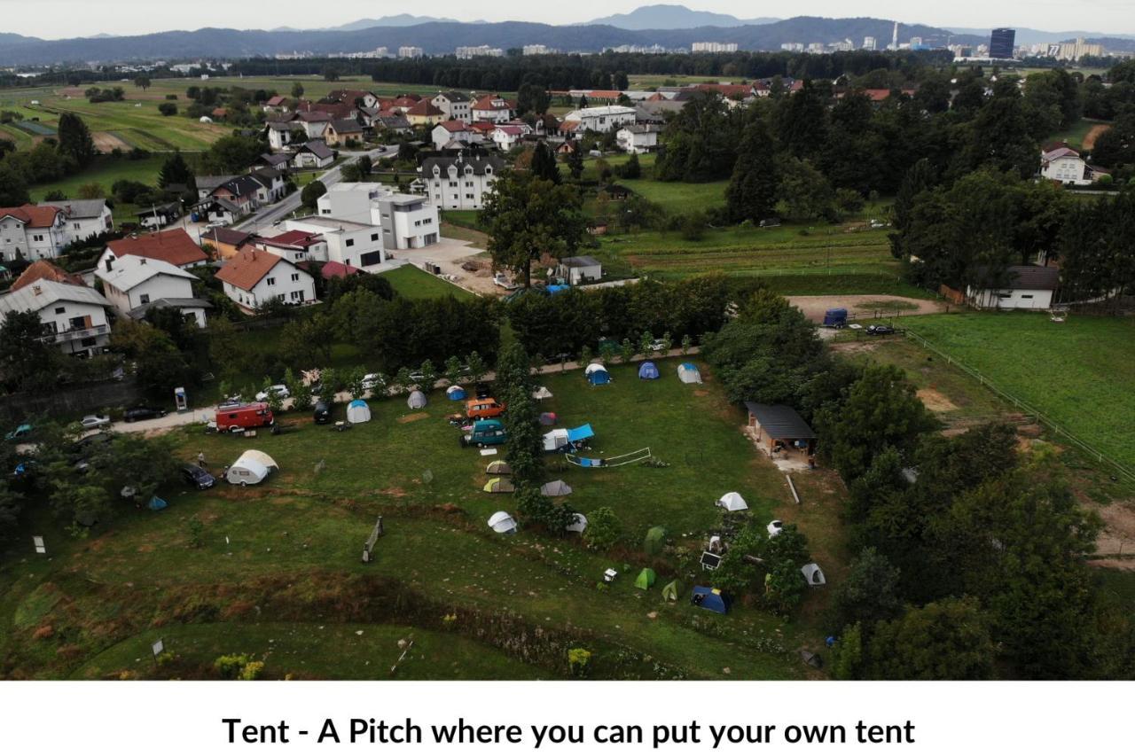 Camping @ Nogometni Golf Ljubljana Hotel Buitenkant foto