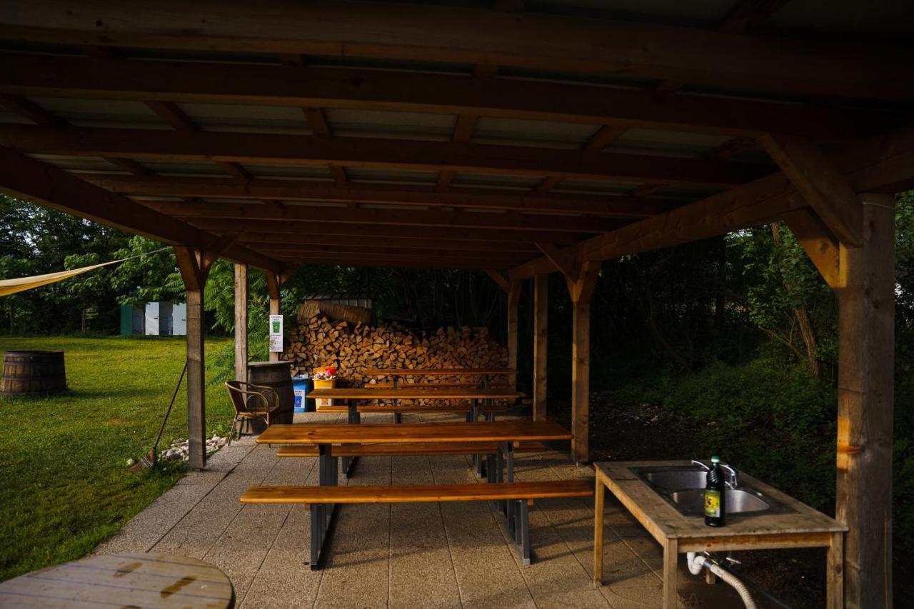 Camping @ Nogometni Golf Ljubljana Hotel Buitenkant foto