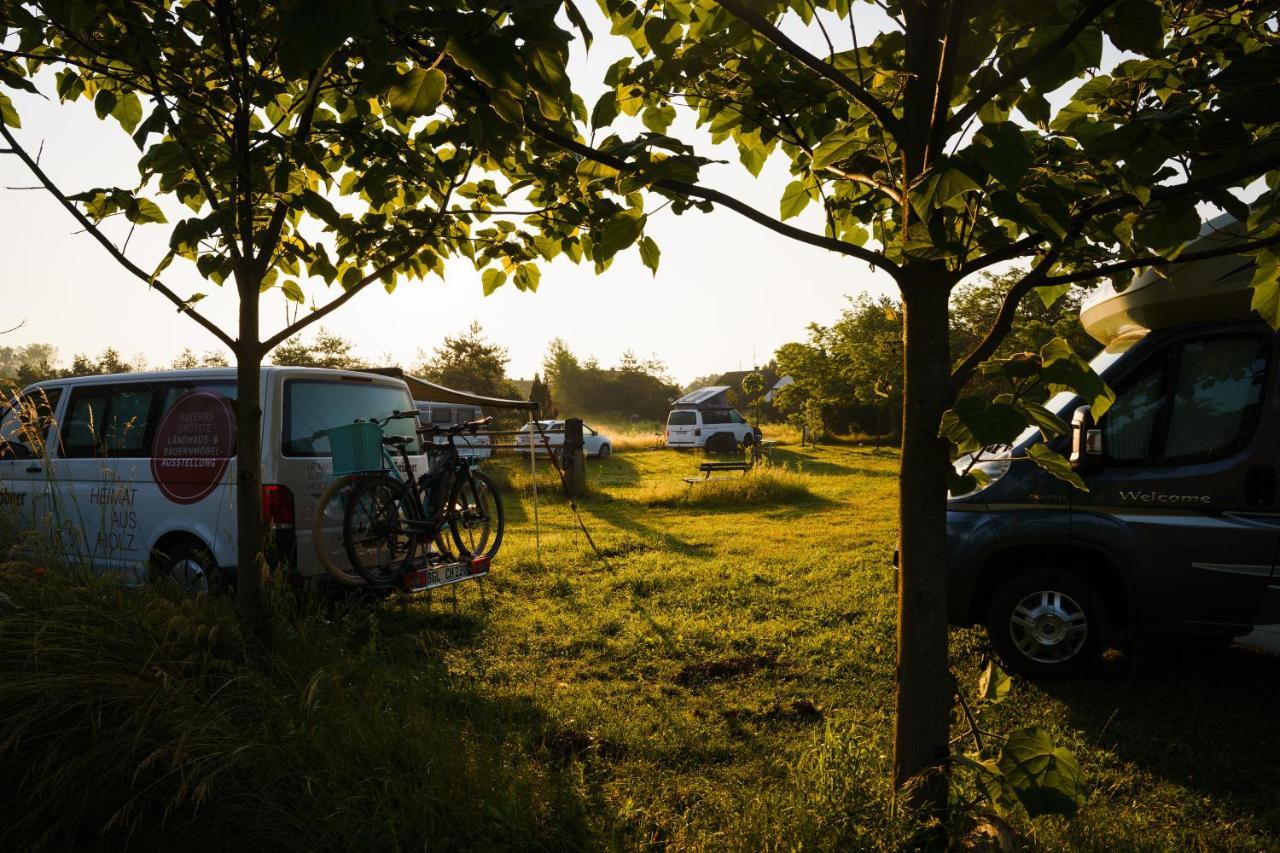 Camping @ Nogometni Golf Ljubljana Hotel Buitenkant foto